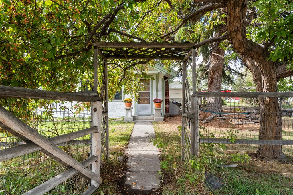 1093 Eastside Highway Corvallis MT 59828