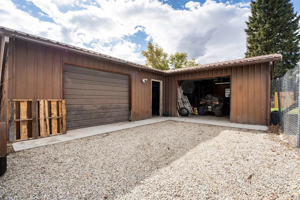 1093 Eastside Highway Corvallis MT 59828