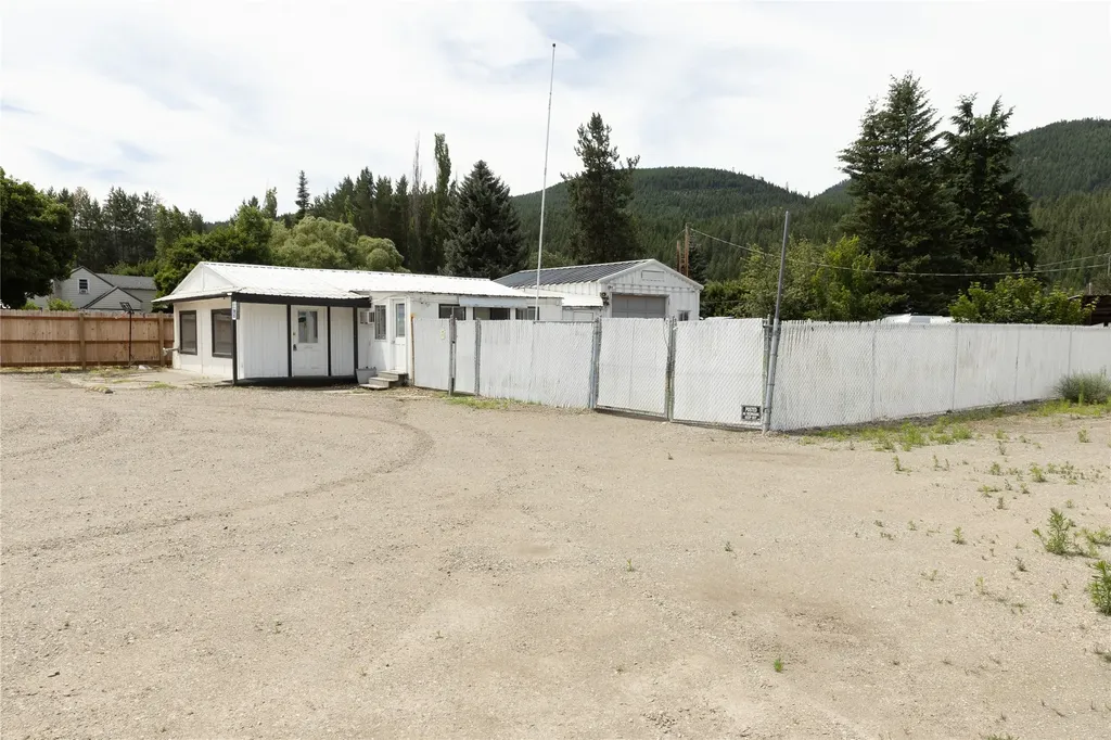 22 Crossroad Way Libby MT 59923