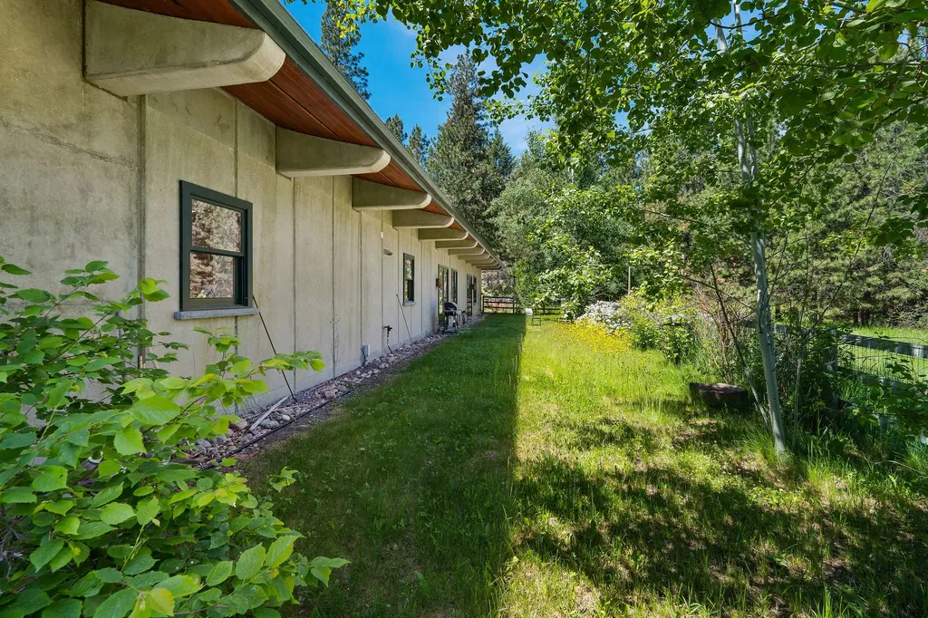 233 Coverdell Road Bigfork MT 59911