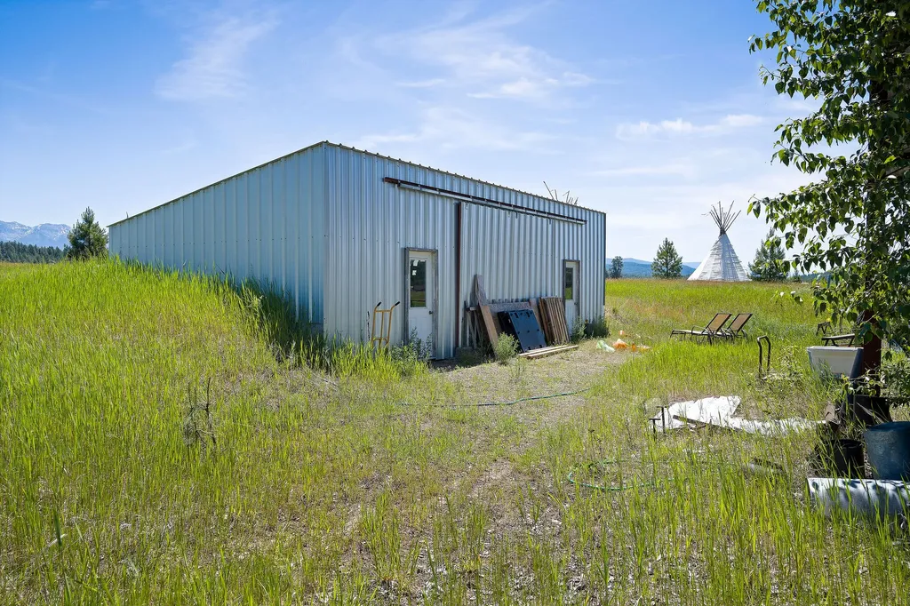 233 Coverdell Road Bigfork MT 59911
