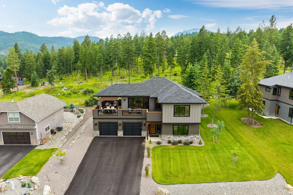 263 Spurwing Loop Lakeside MT 59922