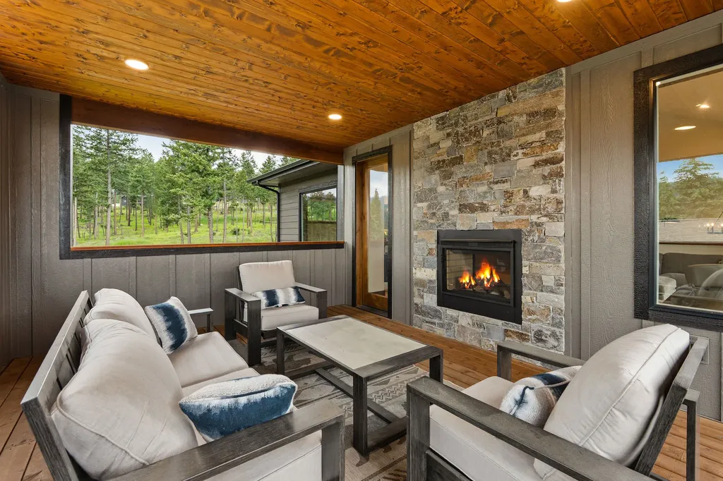 263 Spurwing Loop Lakeside MT 59922