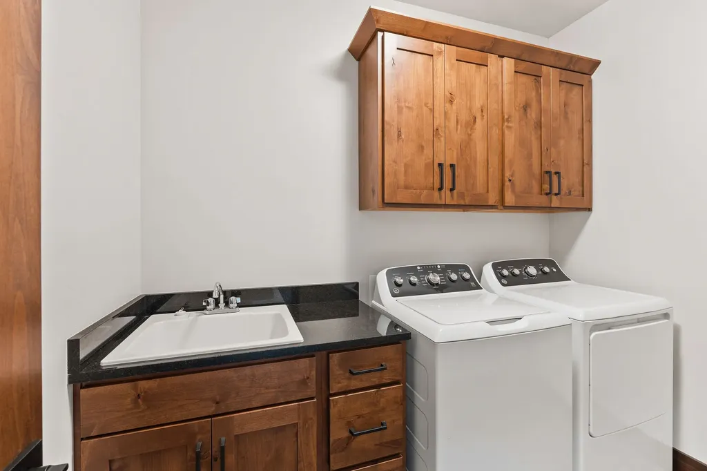 263 Spurwing Loop Lakeside MT 59922