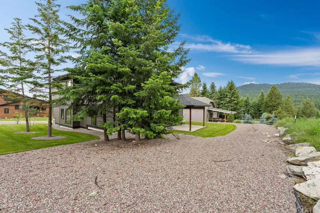 263 Spurwing Loop Lakeside MT 59922