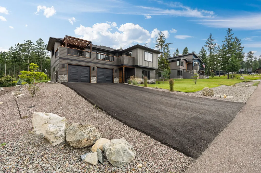 263 Spurwing Loop Lakeside MT 59922