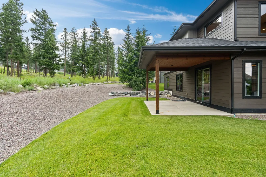 263 Spurwing Loop Lakeside MT 59922