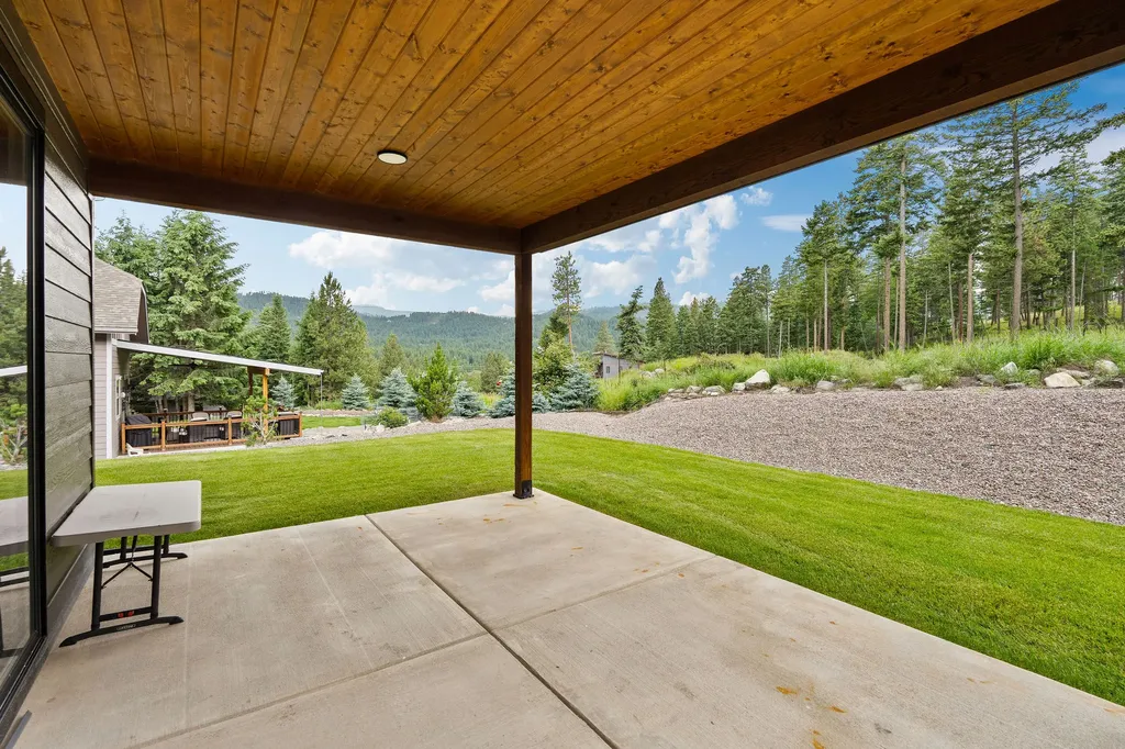 263 Spurwing Loop Lakeside MT 59922