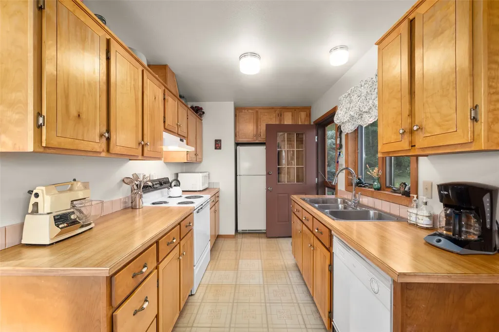 25777 Sunset Point Lane Polson MT 59860