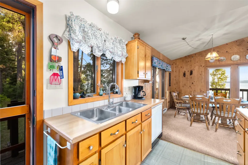 25777 Sunset Point Lane Polson MT 59860