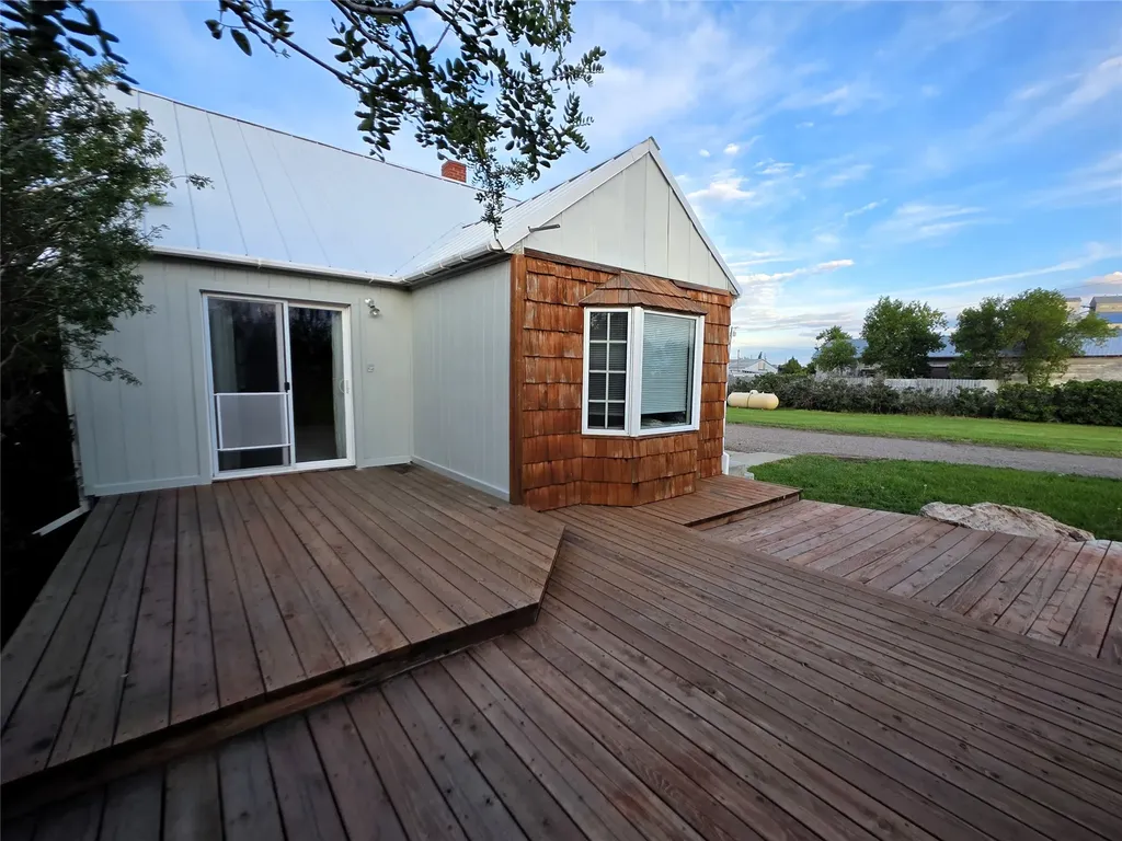 105 2nd Avenue NW Dutton MT 59433