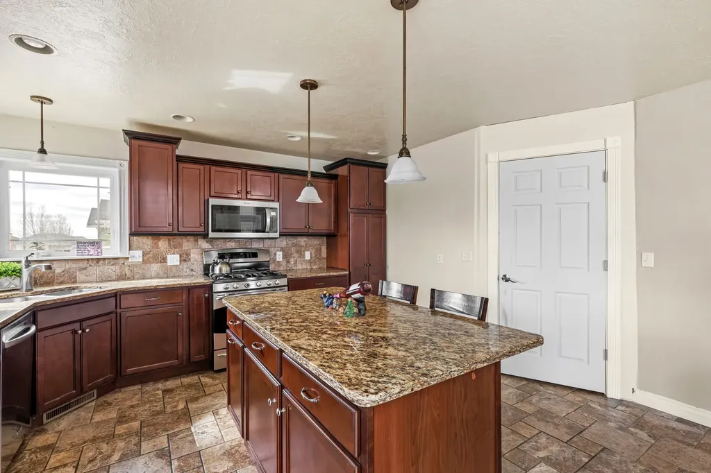 1012 46th Avenue NE Great Falls MT 59404