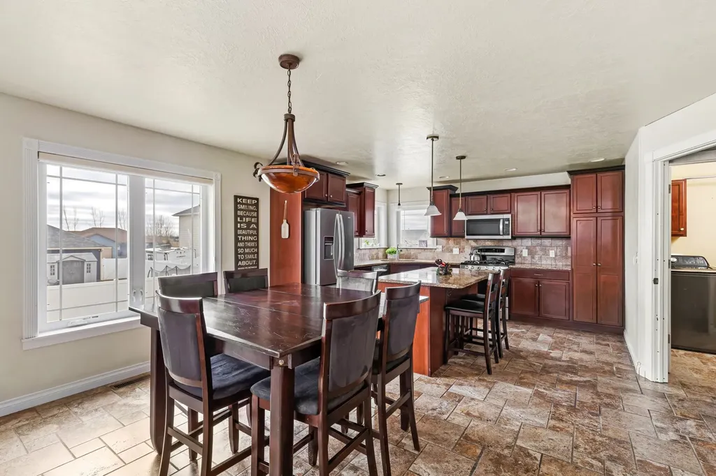 1012 46th Avenue NE Great Falls MT 59404