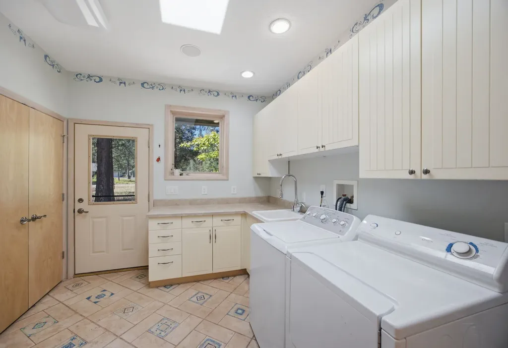 56 W River Ridge Lane Superior MT 59872