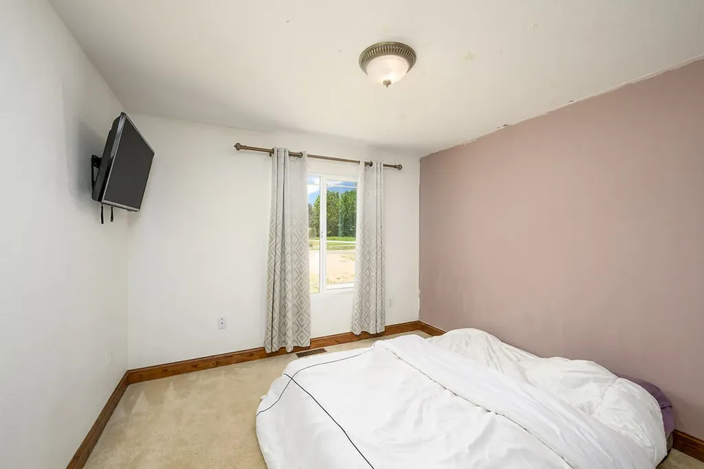 102 S 3rd Street Roberts MT 59070