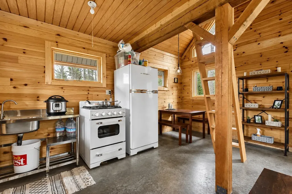 925 Yelping Coyote Run Trego MT 59934