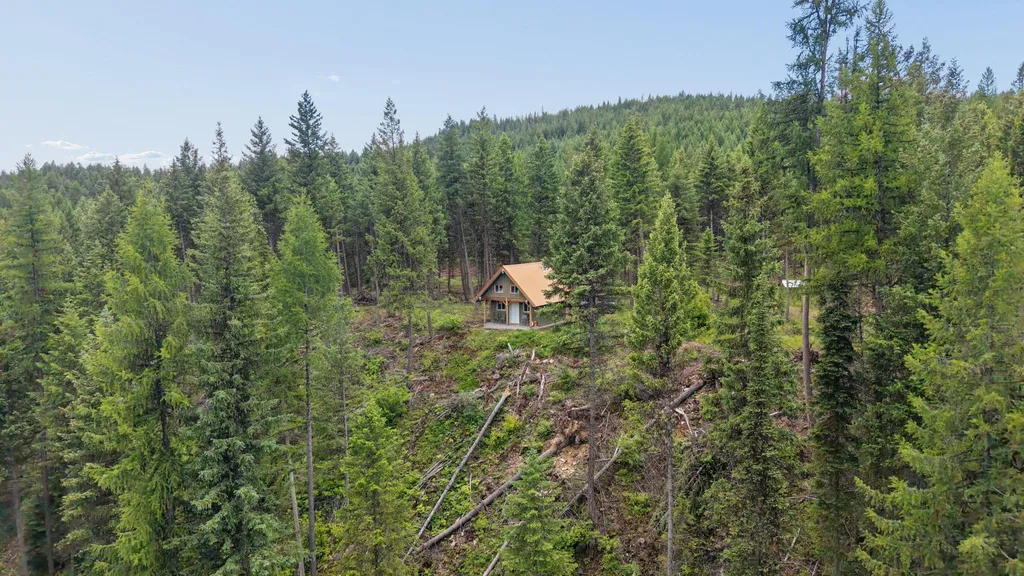 925 Yelping Coyote Run Trego MT 59934