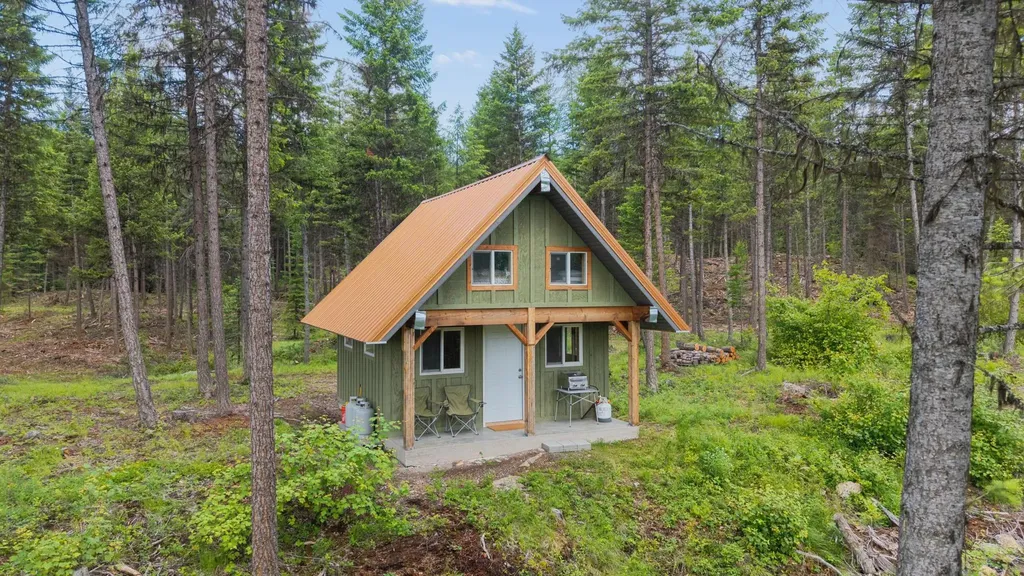 925 Yelping Coyote Run Trego MT 59934