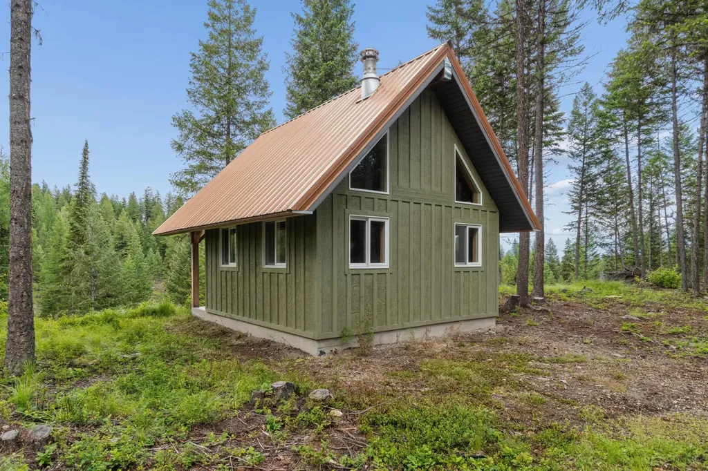 925 Yelping Coyote Run Trego MT 59934
