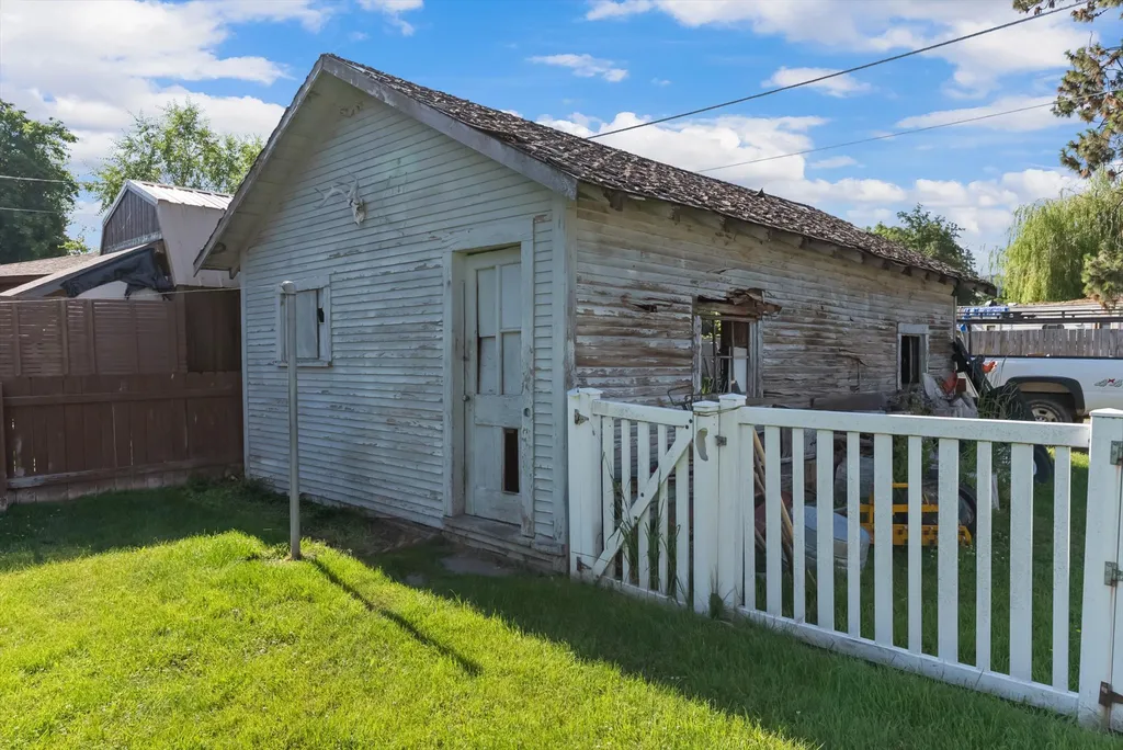 706 5th Avenue E Polson MT 59860