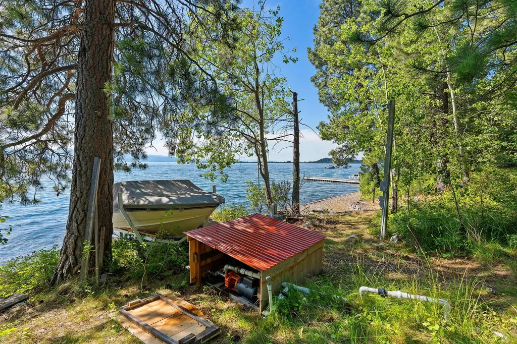 338 Flathead Lodge Road Bigfork MT 59911