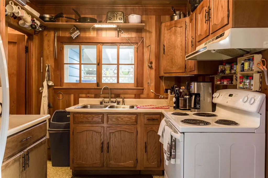 338 Flathead Lodge Road Bigfork MT 59911