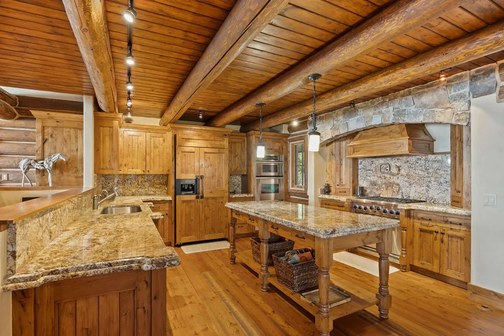 13471 Albright Lane Bigfork MT 59911