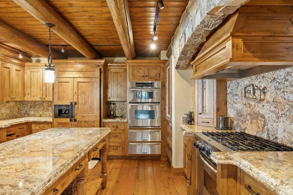 13471 Albright Lane Bigfork MT 59911