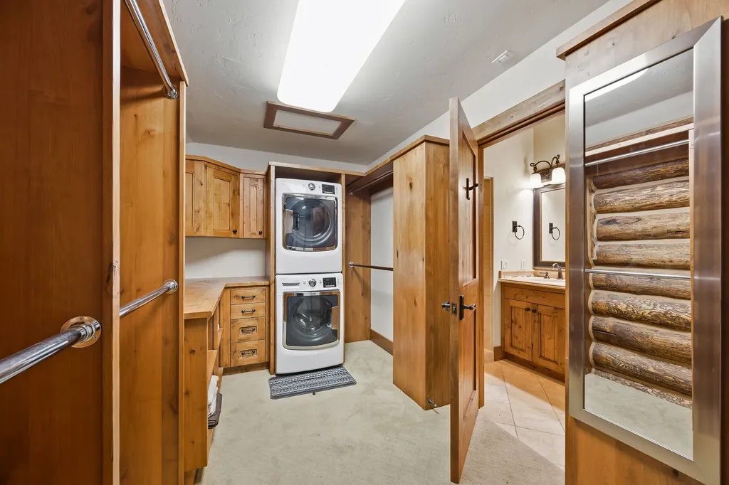 13471 Albright Lane Bigfork MT 59911