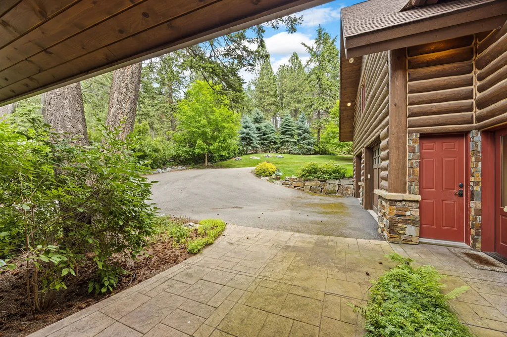 13471 Albright Lane Bigfork MT 59911