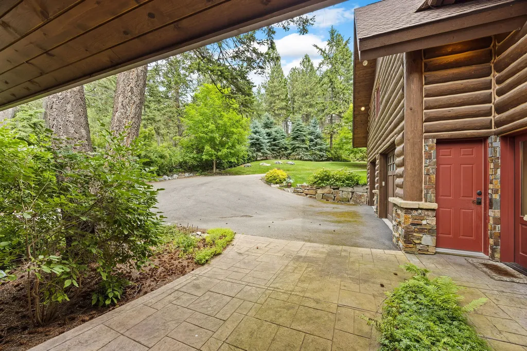 13471 Albright Lane Bigfork MT 59911