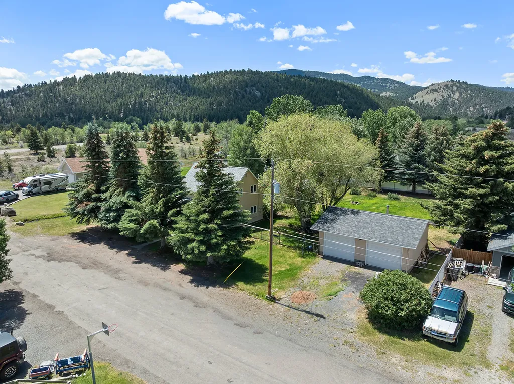 317 S Cleveland Street Boulder MT 59632