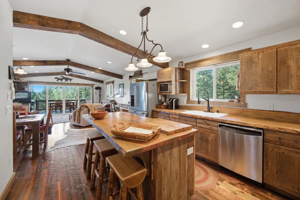 1666 Bear Face Road Victor MT 59875