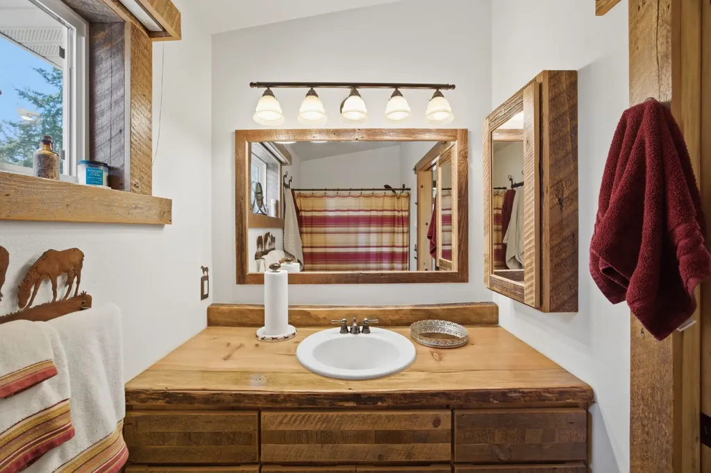 1666 Bear Face Road Victor MT 59875