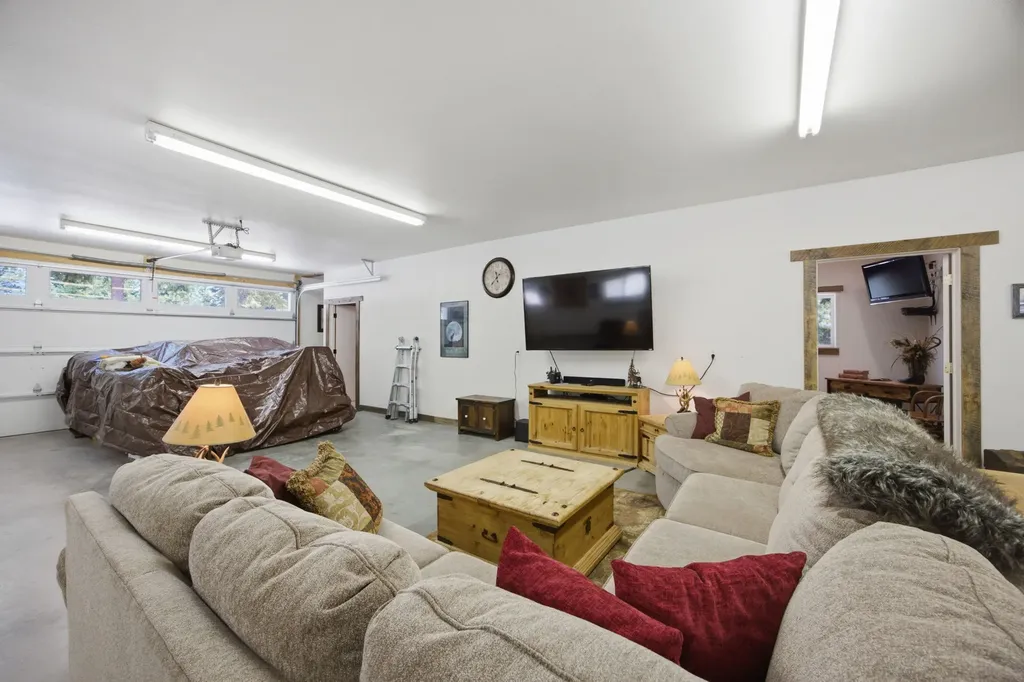 1666 Bear Face Road Victor MT 59875