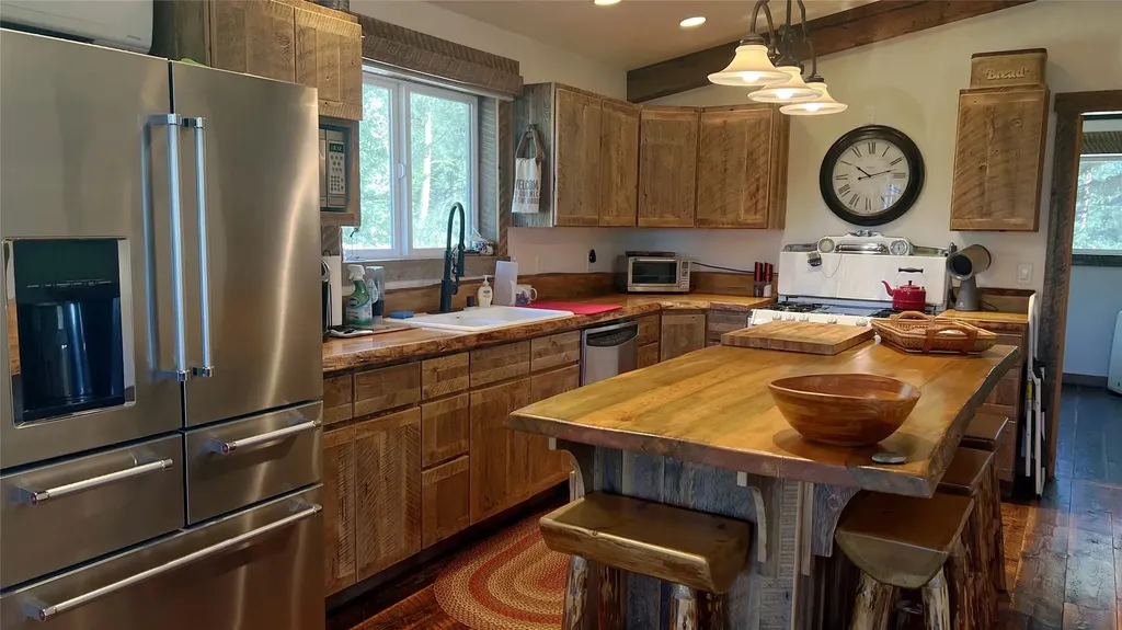 1666 Bear Face Road Victor MT 59875