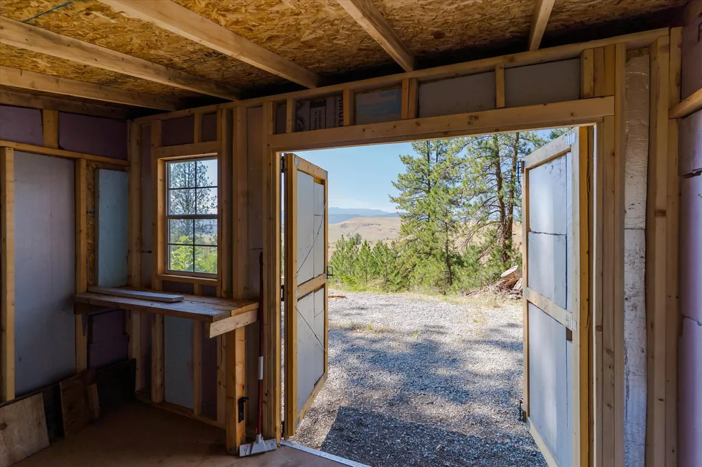 18 Lookout Lane Plains MT 59859