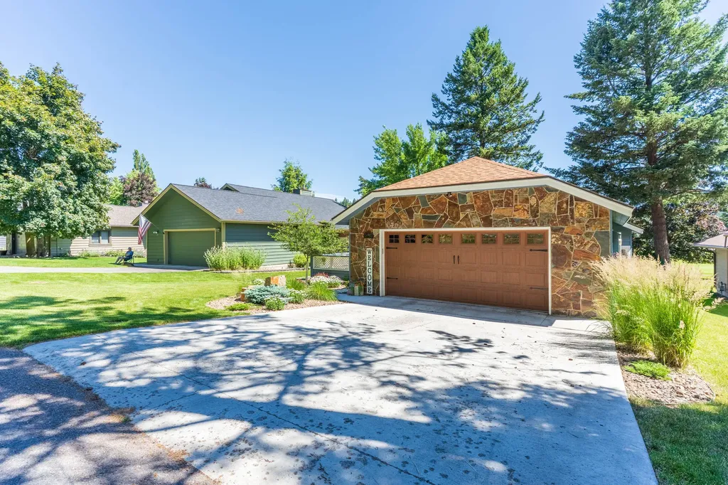 77 Golf Terrace Bigfork MT 59911