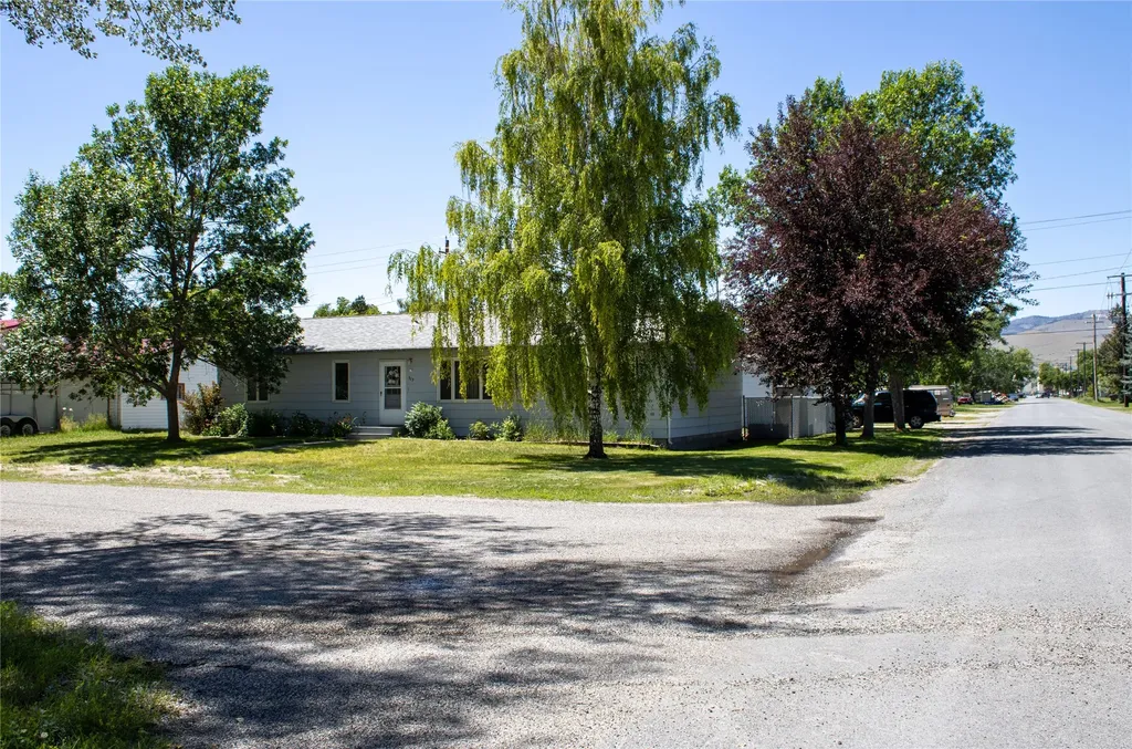 313 N Cherry Street Townsend MT 59644