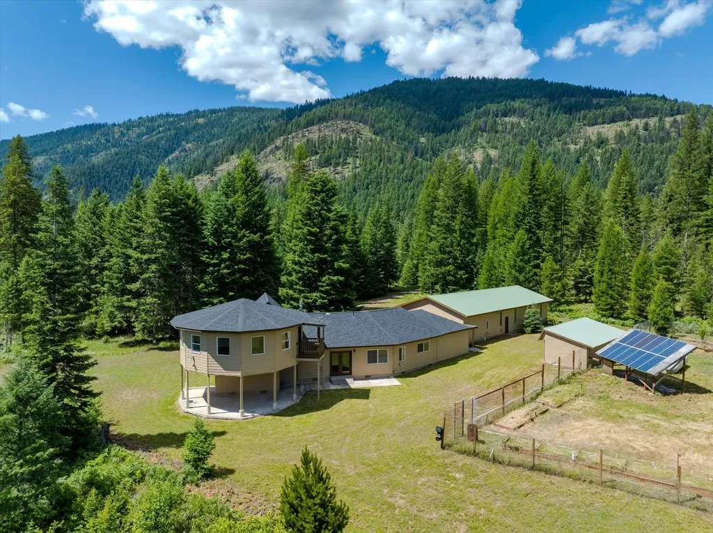 439 Dasios Road Troy MT 59935