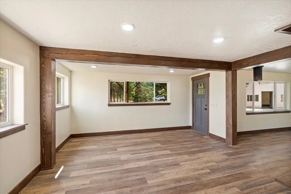 439 Dasios Road Troy MT 59935