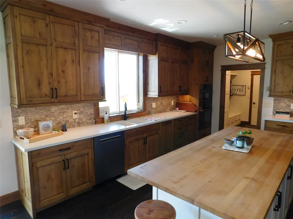33460 Overland Road St Ignatius MT 59865