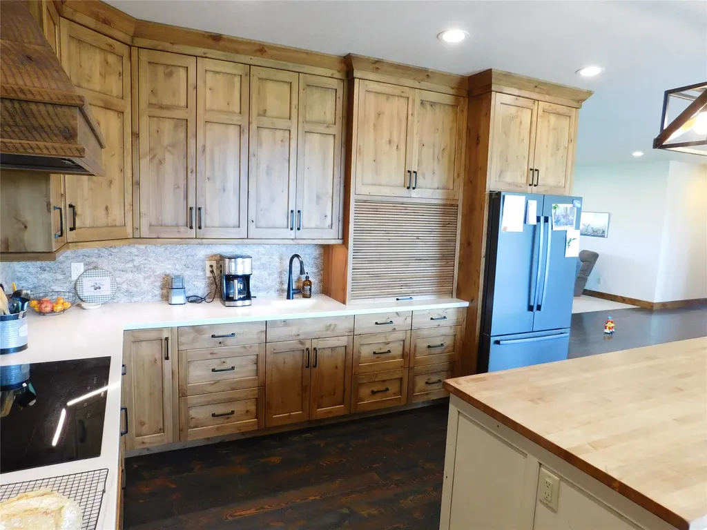 33460 Overland Road St Ignatius MT 59865