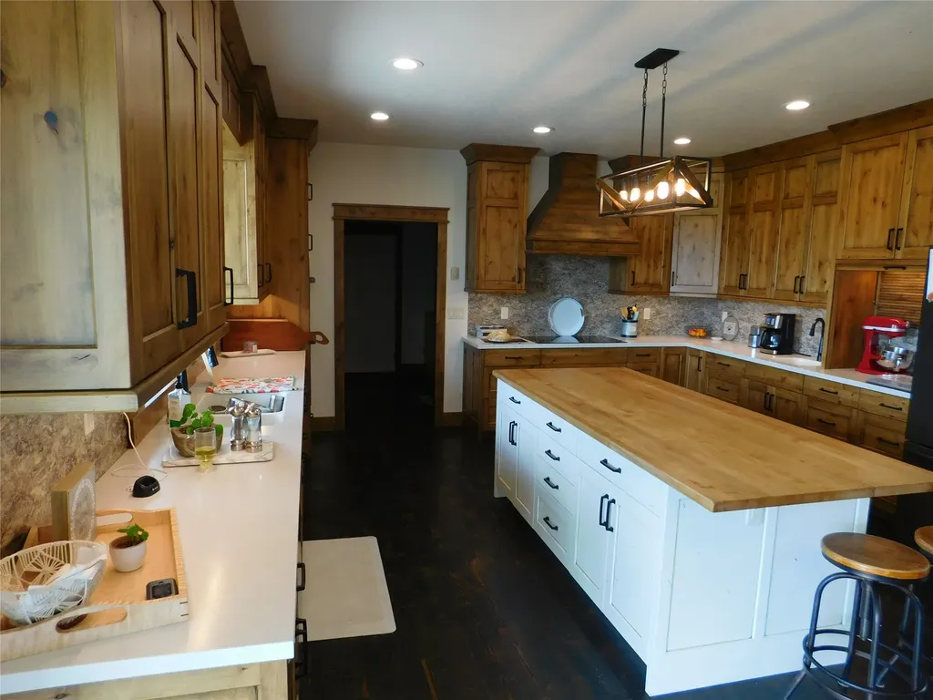 33460 Overland Road St Ignatius MT 59865
