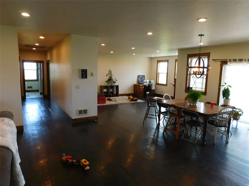 33460 Overland Road St Ignatius MT 59865