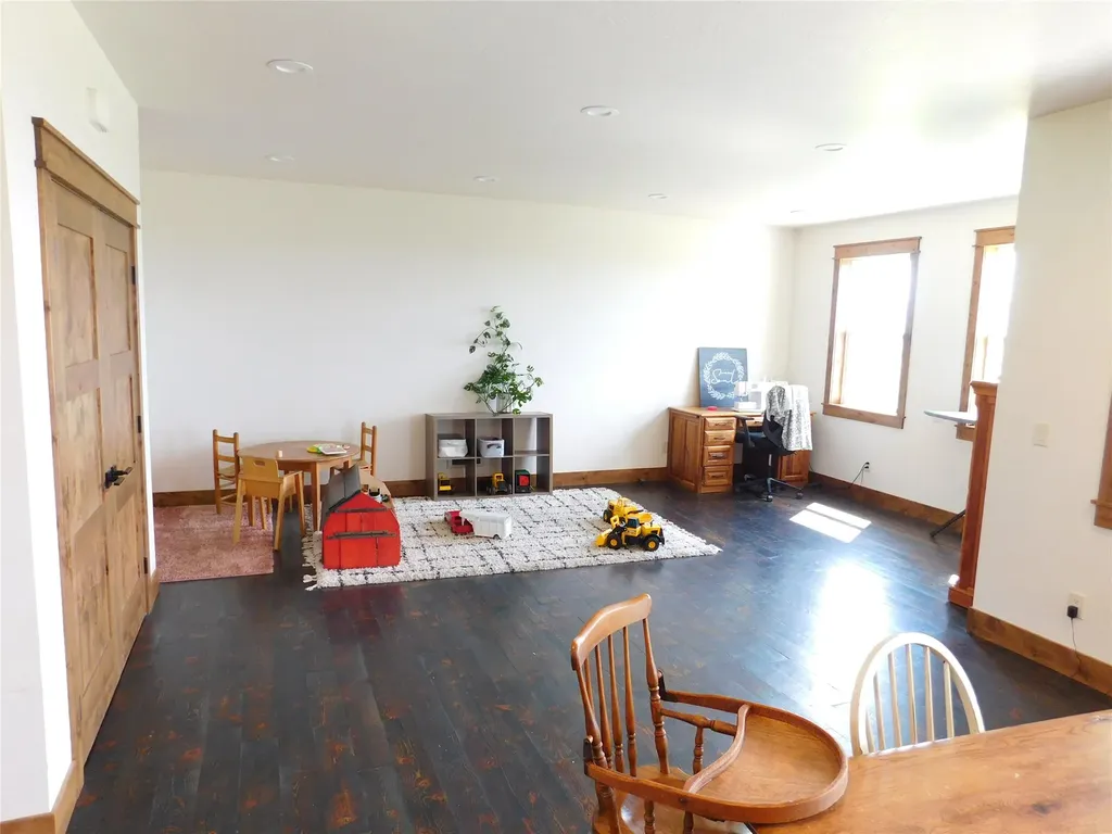 33460 Overland Road St Ignatius MT 59865