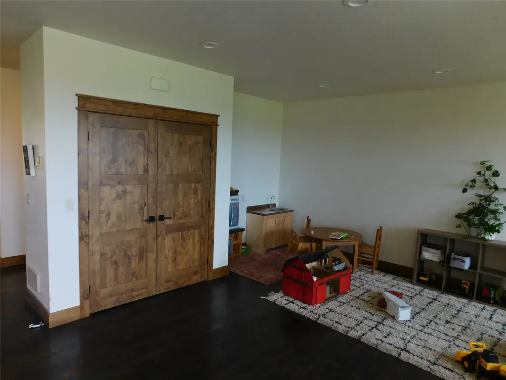 33460 Overland Road St Ignatius MT 59865