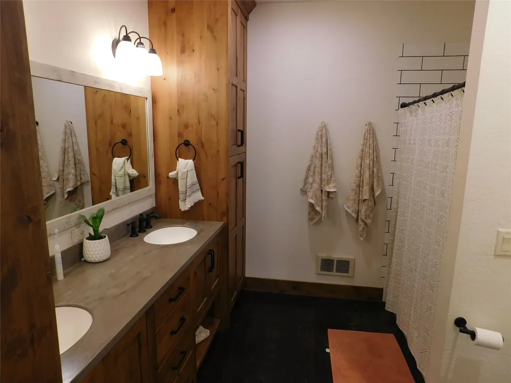 33460 Overland Road St Ignatius MT 59865