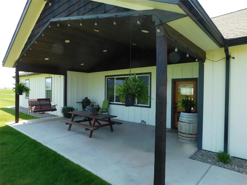 33460 Overland Road St Ignatius MT 59865