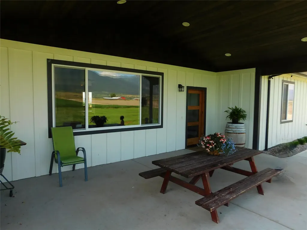 33460 Overland Road St Ignatius MT 59865
